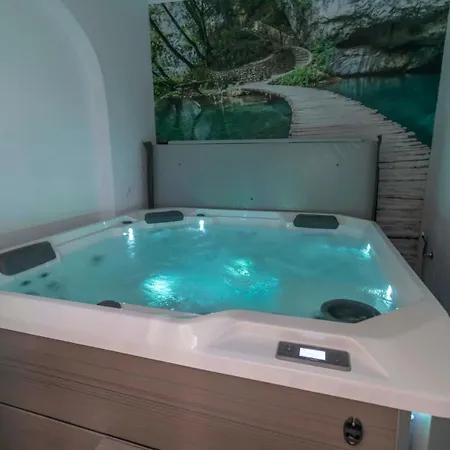 House -rooftop&jacuzzi -stayinseville Séville